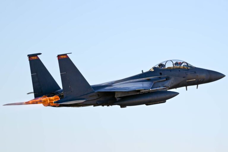 US F-15E reportedly crashes over Iran as search efforts intensify F-15E Strike Eagle