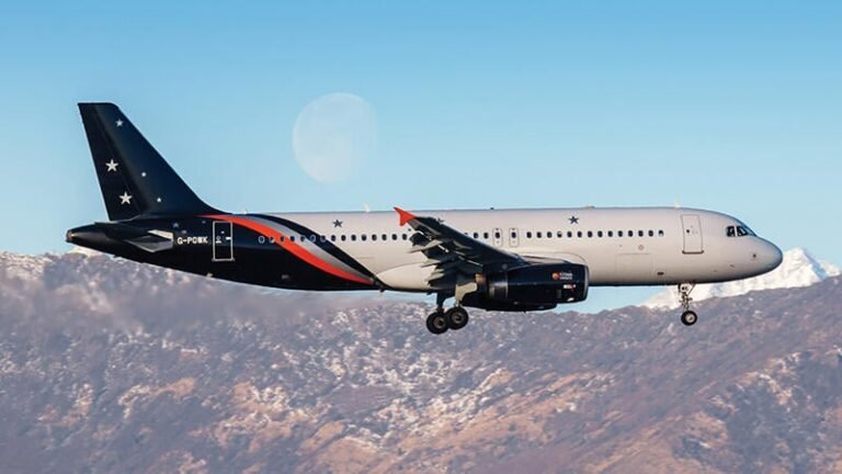 Titan Airways Airbus A320-233