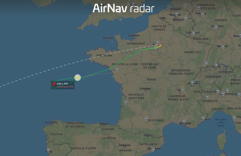 Air France flight AF758 is declaring an emergency and just turned around over Atlantic Air France flight AF758 is declaring an emergency and just turned around over Atlantic