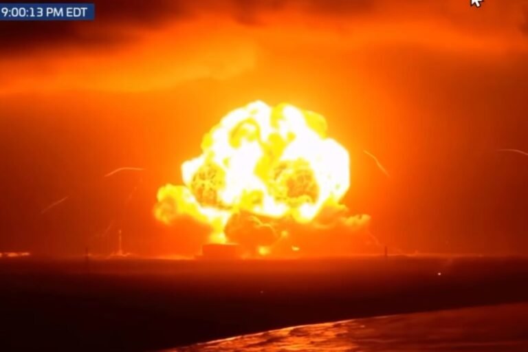 Blue Origin New Glenn explodes during test