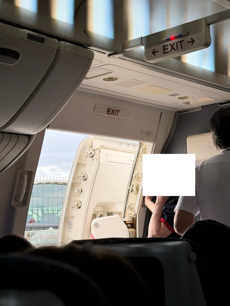 Emergency slide accidentally deployed on a British Airways Boeing 777 at Heathrow