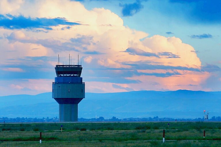 How To Make Your Initial Call To ATC, According To Air Traffic Controllers