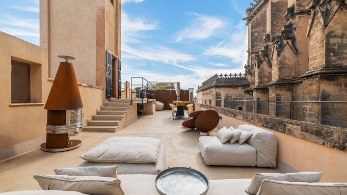 Inside a $4.1 Million Mallorca Penthouse Overlooking Palma’s Old Town Inside a $4.1 Million Mallorca Penthouse Overlooking Palma's Old Town