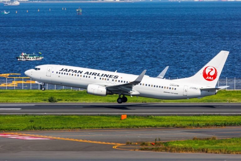 Japan Airlines bans cabin crew from drinking on layovers