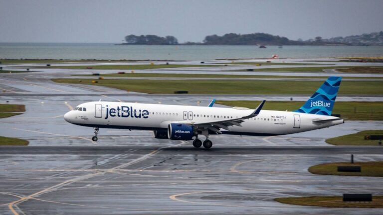 JetBlue Follows Suit, Overhauls Descent Procedures After Reviewing Turbulence Data JetBlue Follows Suit, Overhauls Descent Procedures After Reviewing Turbulence Data