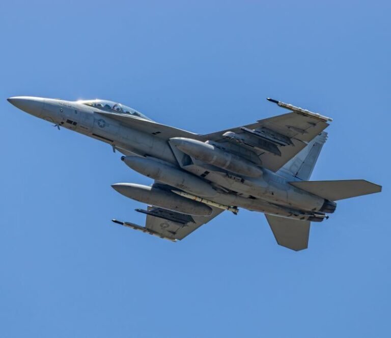Missile Matching AIM-260 Features Spotted By Florida Photographer Missile