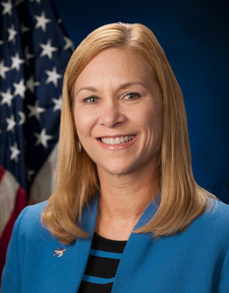 NASA Kennedy Center Director Announces Plans to Retire