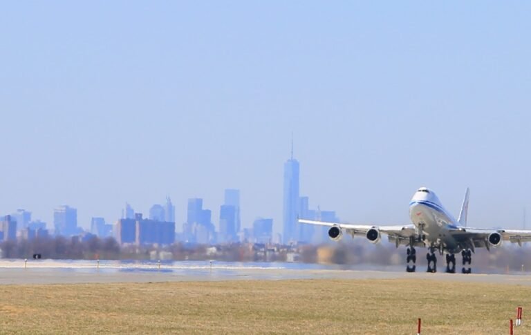 New York moves to ban ADS-B landing fees