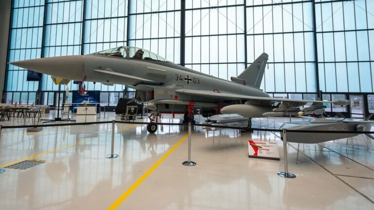 Premiere für neuen Kampfjet – Das ist Deutschlands modernster Eurofighter F-35B aus Italein starten und landen erstmals auf finnischer Autobahn.