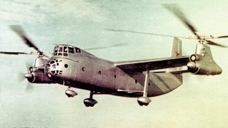 Erstflug des Jakowlew (Suchoi) Superjet mit russischen PD-8-Triebwerken.