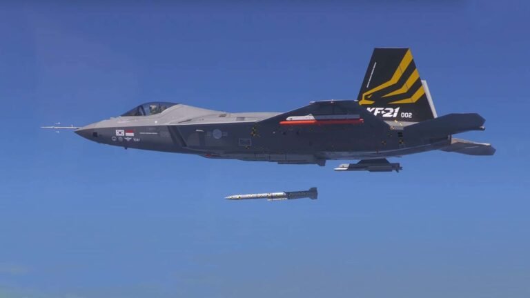 Südkorea-Kampfjet KF-21 Boramae bereit für Fronteinsätze KC-135 Stratotanker practices landings
