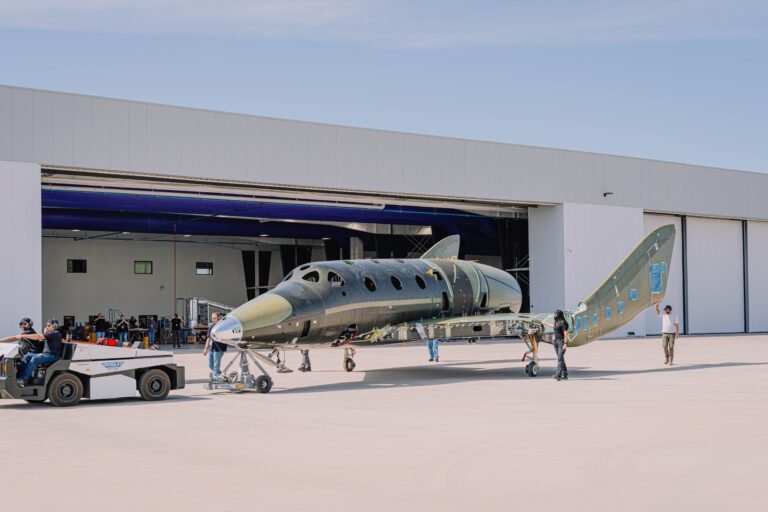 Virgin Galactic reaffirms plans to begin commercial service this year Virgin Galactic reaffirms plans to begin commercial service this year