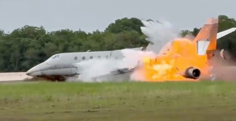 A Gulfstream G200 has crashed during emergency landing in Dominican Republic, killing two crew members