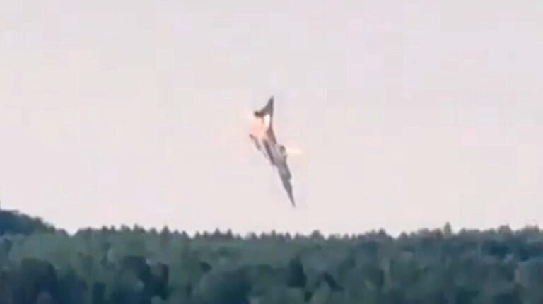 A Russian Tu-22M3 supersonic strategic bomber crashed in Siberia A Russian Tu-22M3 supersonic strategic bomber crashed in Siberia