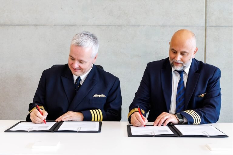 Cargolux digitalises flight information – Air Cargo News Sourfce Cargolux James Toye (left), Cathay and Claude Konsbrück, Cargolux