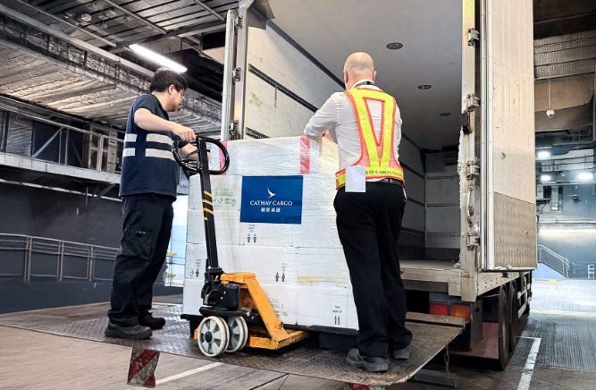 Cathay Cargo expands reach of Air-Land Fresh Lane Lobsters being loaded onto a truck at the Cathay Cargo Terminal
