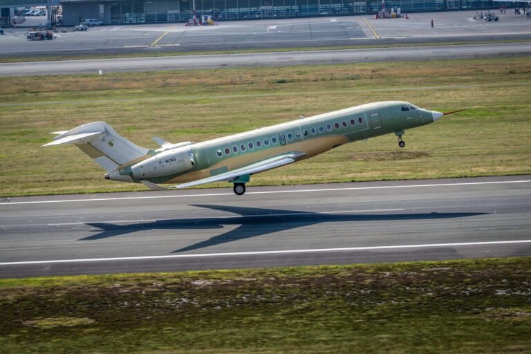 Dassault Falcon 10X completes maiden flight from Bordeaux Dassault Falcon 10X completes maiden flight from Bordeaux