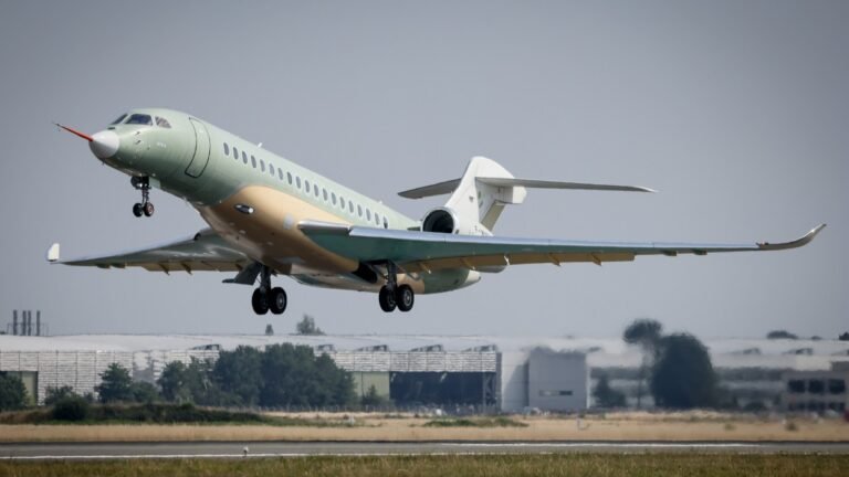 Dassault’s Falcon 10X flies, putting the biggest cabin in the air Dassault’s Falcon 10X flies, putting the biggest cabin in the air