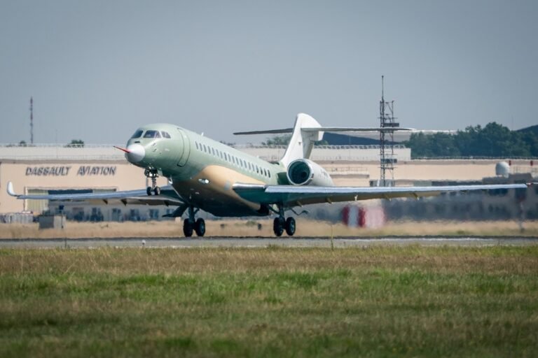 Dassault’s new Falcon 10X jet completes maiden flight Dassault’s new Falcon 10X jet completes maiden flight