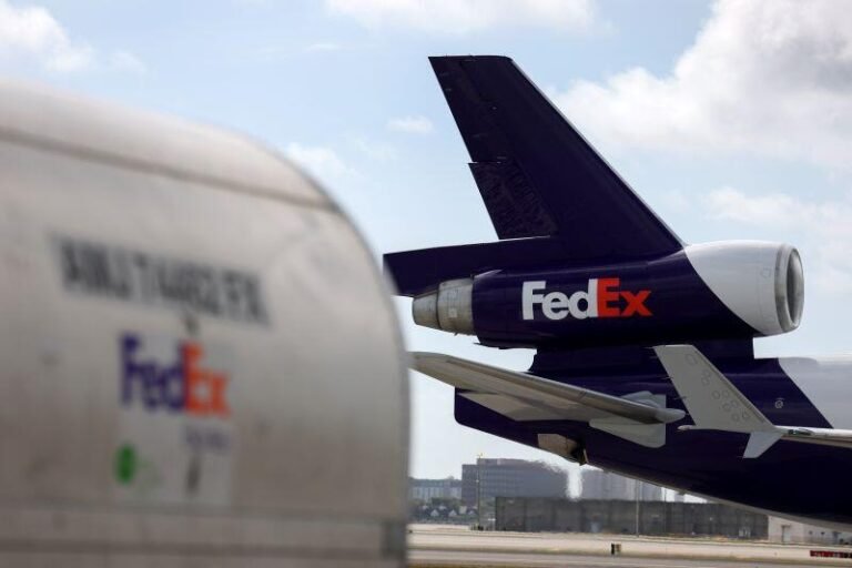 FedEx Pilots Ratify New Contract Featuring Nearly 40% Pay Bump Fedex aircraft