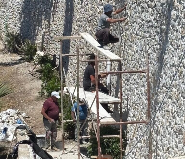 Greek balancing act | Vertikal.net
