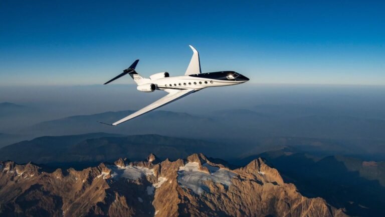 Gulfstream’s 100th G700 delivery doubles as its 100th speed record Gulfstream’s 100th G700 delivery doubles as its 100th speed record