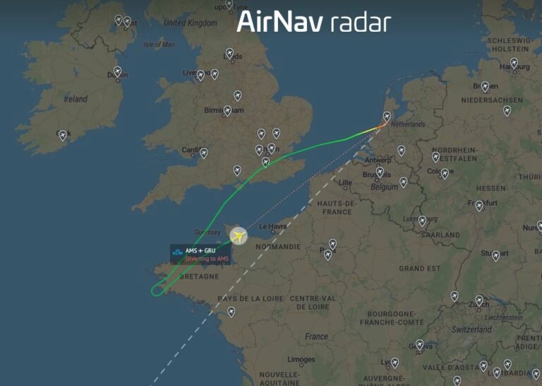 KLM flight KL791 is declaring an emergency and returning to Amsterdam KLM flight KL791 is declaring an emergency and returning to Amsterdam