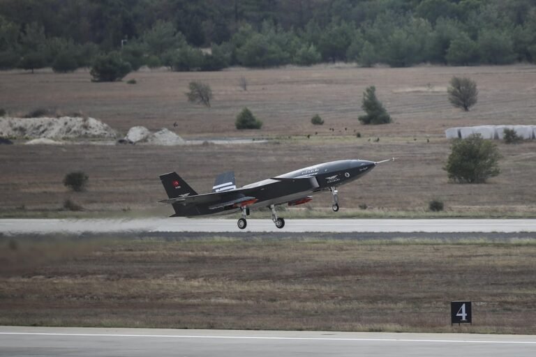 Leonardo, Baykar tout in-flight control of Kizilelma drone from a M-346 jet trainer