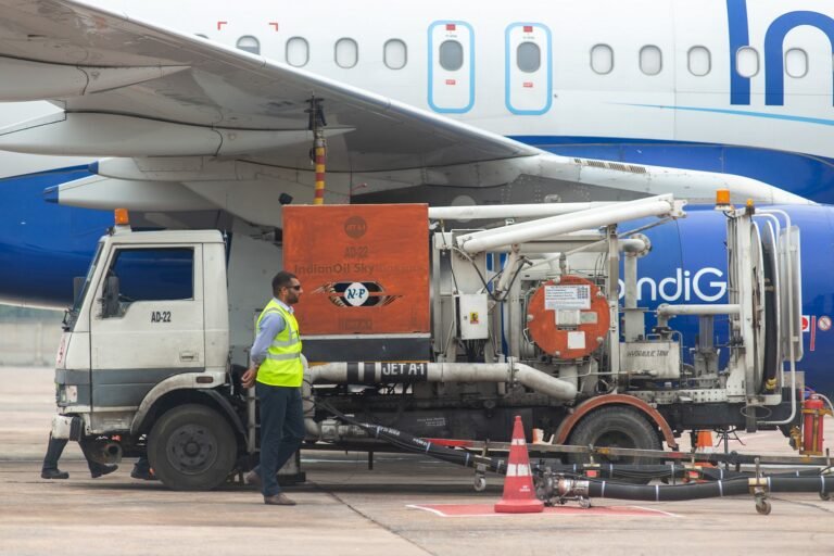 Oil glut could give airlines fuel-cost tailwind Oil glut could give airlines fuel-cost tailwind