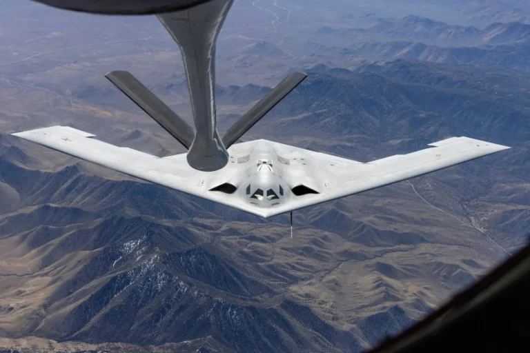 Operational test pilot flies sixth-generation B-21 Raider bomber for the first time Air Data News