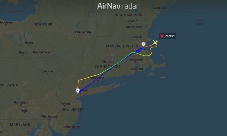 Passengers and crew of Air Canada AC7664 assisted a captain suffering a sudden seizure in cockpit