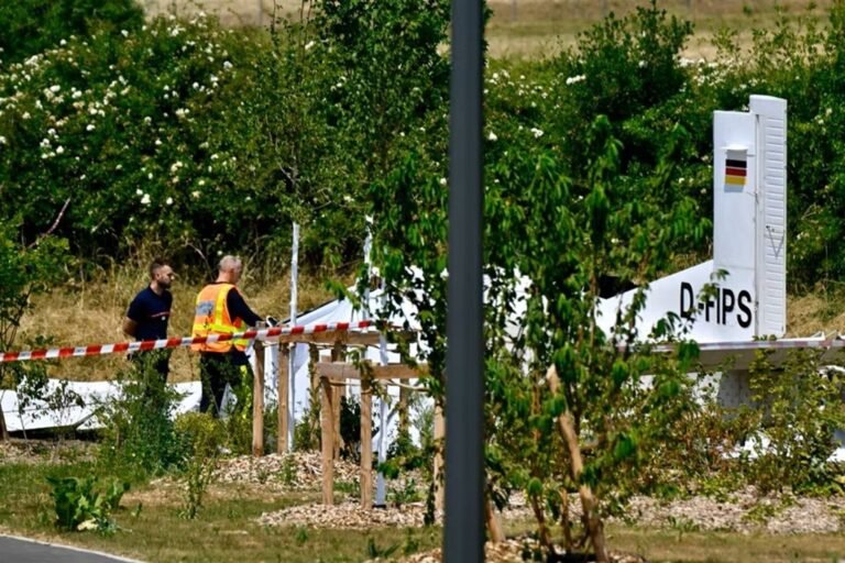 Pilatus PC-6 carrying skydivers crashes in France