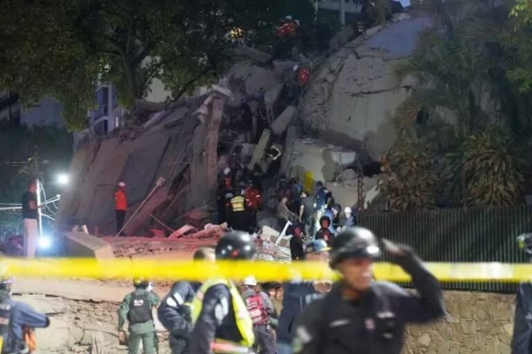 Quake hits Caracas airport as travelers run for cover: video