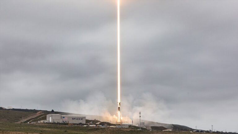 SpaceX Falcon 9 rocket launches 24 Starlink satellites into low Earth orbit from California SpaceX Falcon 9 rocket launches 24 Starlink satellites into low Earth orbit from California