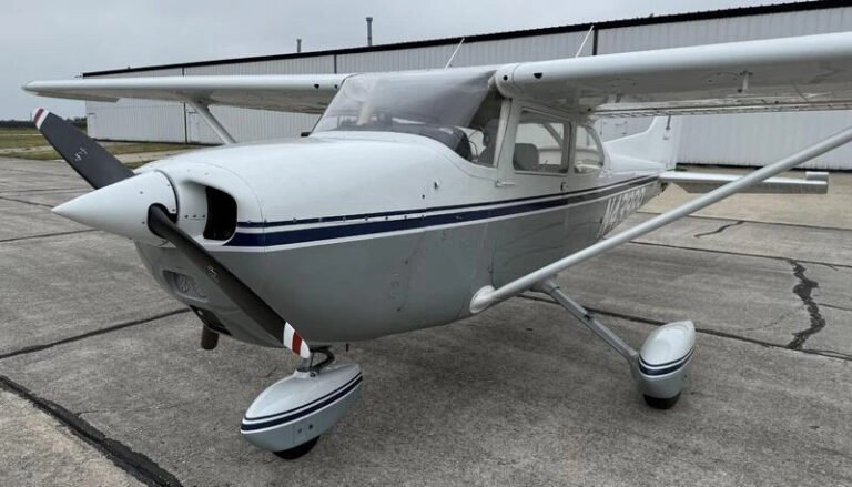 1974 Cessna 172M Skyhawk [Credit: Rich D]