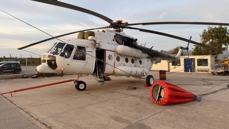 Ukrainische Mi-8 fliegt aus Ostafrika nach Griechenland Mi-8 des ukrainischen Unternehmens H3Operations mit Löschbehälter.