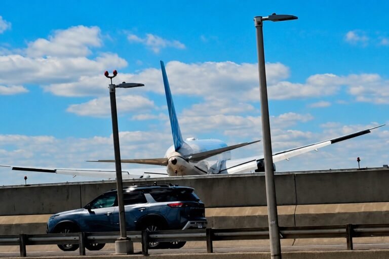 United 767 was low, slow before Newark pole strike: NTSB United 767 was low, slow before Newark pole strike: NTSB