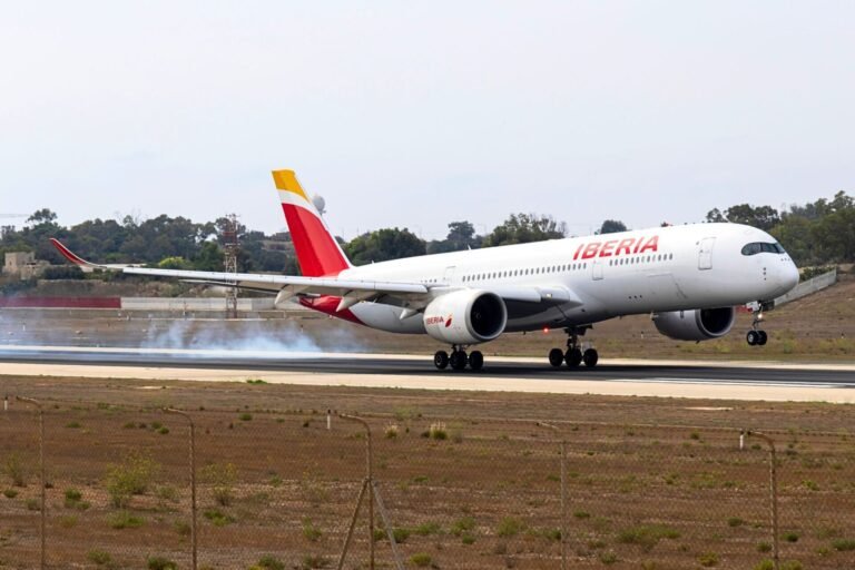 Video: water salute damages Iberia A350 in Ecuador