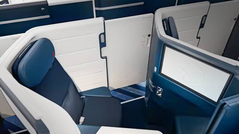 5 Business Class Seats So Private That Passengers Forget They Are On A Plane 5 Business Class Seats So Private That Passengers Forget They Are On A Plane