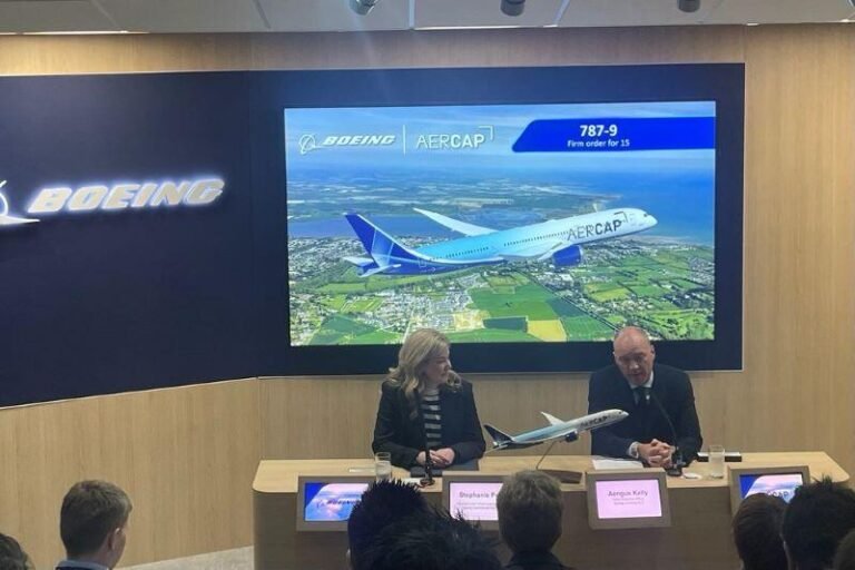 AerCap Adds 15 787-9s, Secures 787-10 Flexibility (L-R) Stephanie Pope and Aengus Kelly