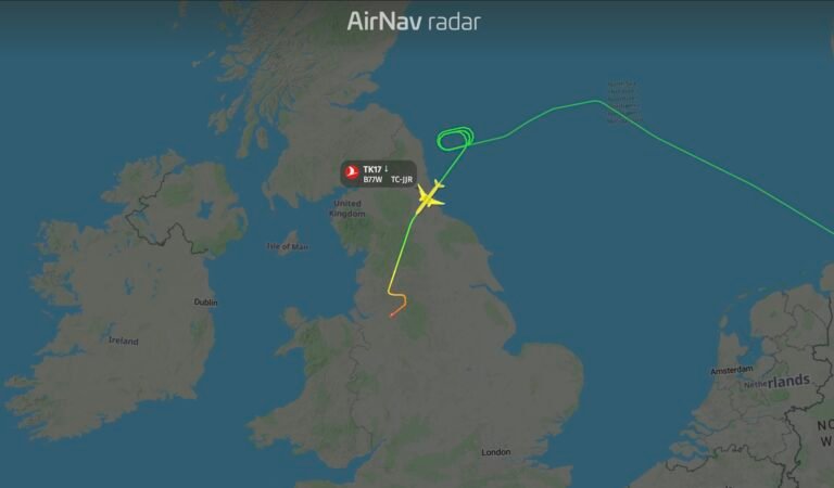 After holding pattern over the North Sea, a Boeing 777 to Toronto diverted to Manchester After holding pattern over the North Sea, a Boeing 777 to Toronto diverted to Manchester
