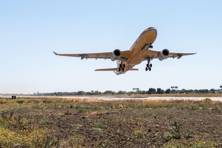 Canada’s first CC-330 Husky tanker logs maiden flight Canada’s first CC-330 Husky tanker logs maiden flight