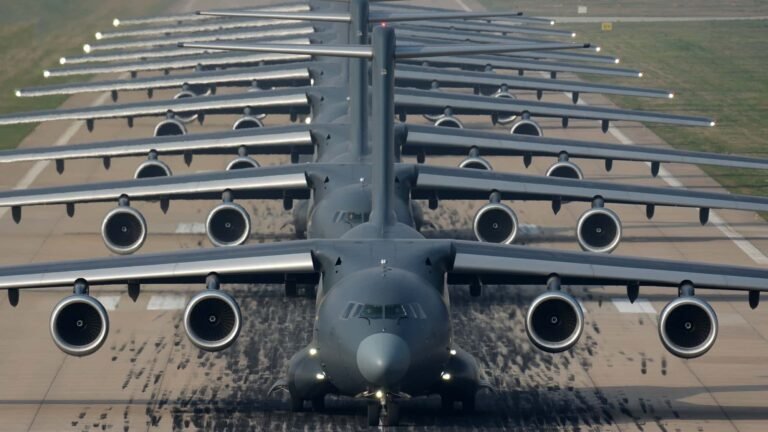 China feiert größtes Militärflugzeug Xian Y-20B Tupolew Tu-95MS aus Russland und Xian H-6K aus China auf gemeinsamer Mission.