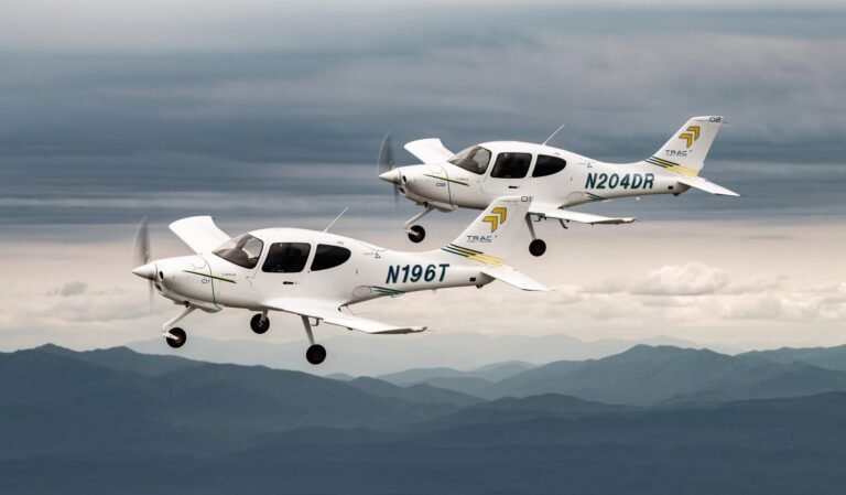 Cirrus Introduces TRAC10 Training Aircraft Cirrus Introduces TRAC10 Training Aircraft
