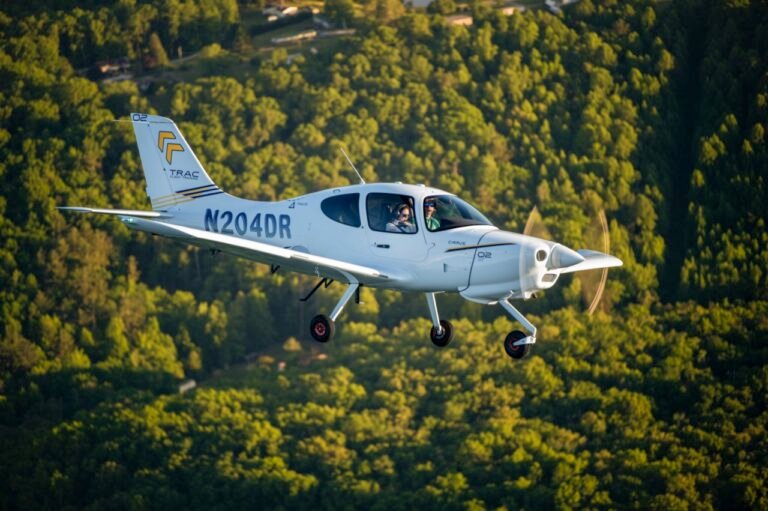 Cirrus Unveils TRAC10 as New Benchmark for Flight Training Cirrus Unveils TRAC10 as New Benchmark for Flight Training