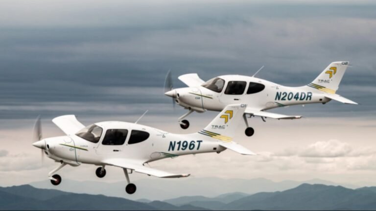 Cirrus launches the TRAC10, a Rotax-powered trainer for flight schools Cirrus launches the TRAC10, a Rotax-powered trainer for flight schools