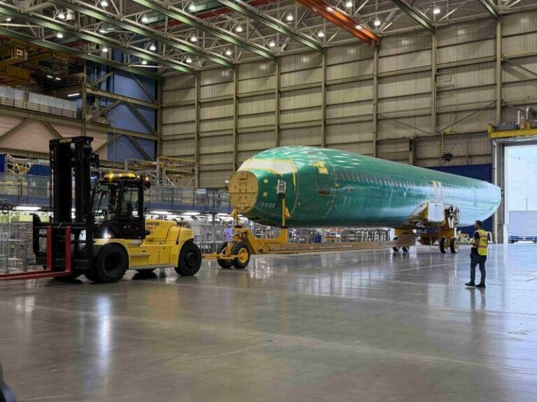 Daily Memo: Boeing Looks To Everett 737 Line As A Win-Win Everett 737-10