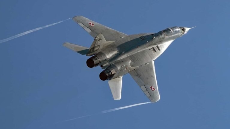 Doch keine MiG-29 für die Ukraine Zahlreiche Transportflugzeuge vom Typ Xian Y-20B reihen sich in China zum "Elephant Walk" auf.