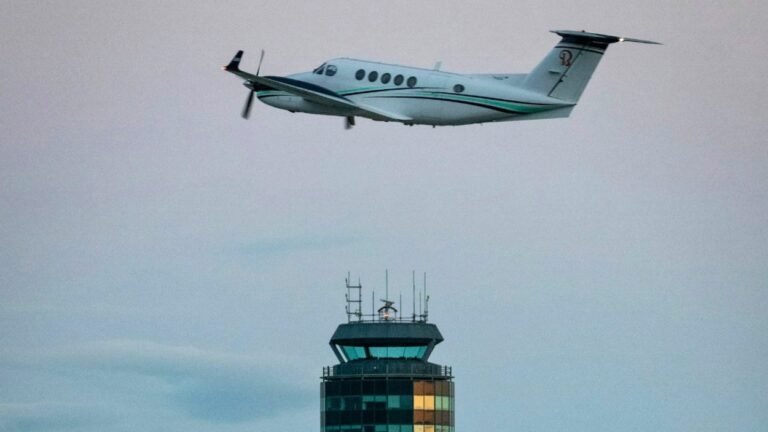 FAA's Mobile Clearance lets pilots skip the radio for IFR clearances