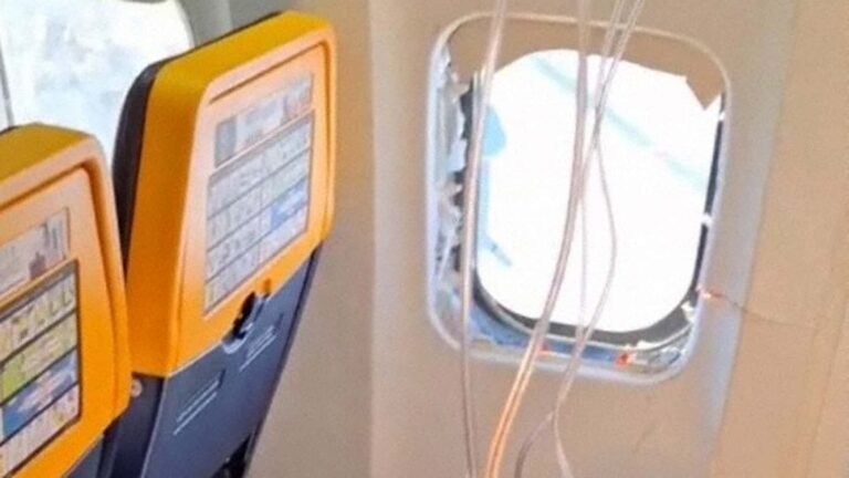 Fenster platzt bei Ryanair-Flug – Passagier halb aus Flugzeug gesaugt Erste Bilder der JF-17 Thunder bei der Luftwaffe Aserbaidschans.